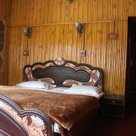 Butterfly Hotel Srinagar  Exterior photo